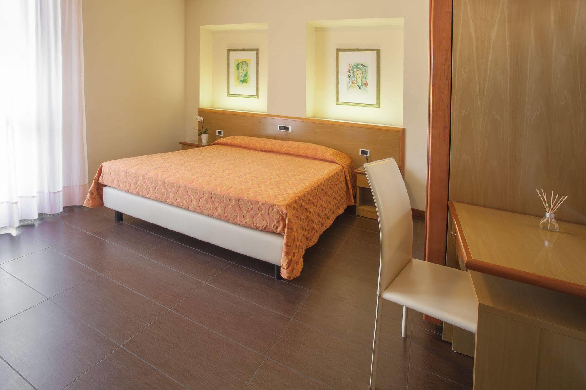 Hotel Taormina San Benedetto del Tronto Exterior foto